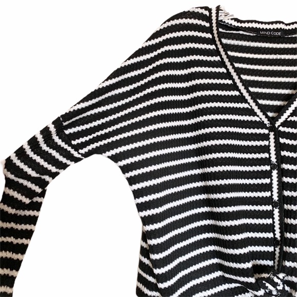 Mind Code black and white striped cardigan - Picture 3 of 7